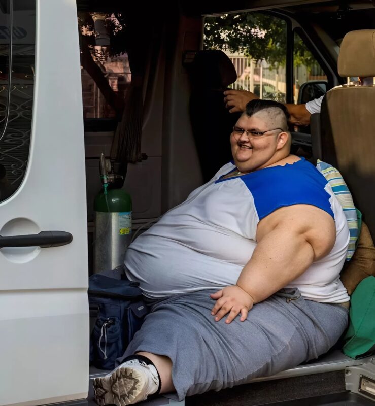 Ο πιο υπέρβαρος άντρας στον κόσμο, που ζύγιζε σχεδόν 600 κιλά, έχασε το μισό του βάρος: δείτε πώς είναι σήμερα