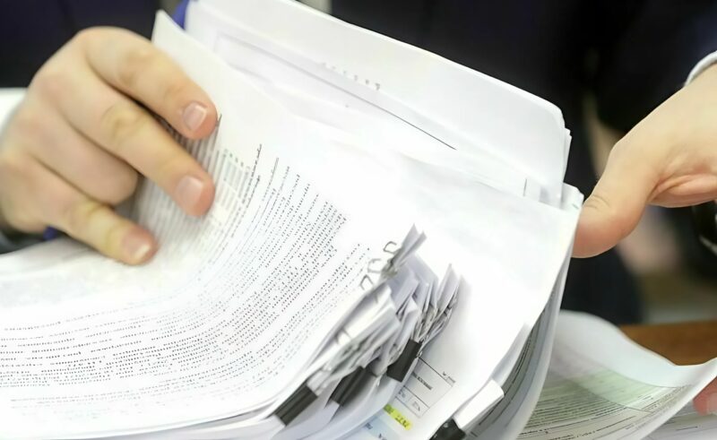 Ο μεθυσμένος σύζυγός μου προσπάθησε να με ταπεινώσει μπροστά στους συναδέλφους του, αλλά τότε έκανα κάτι που το μετάνιωσε βαθιά