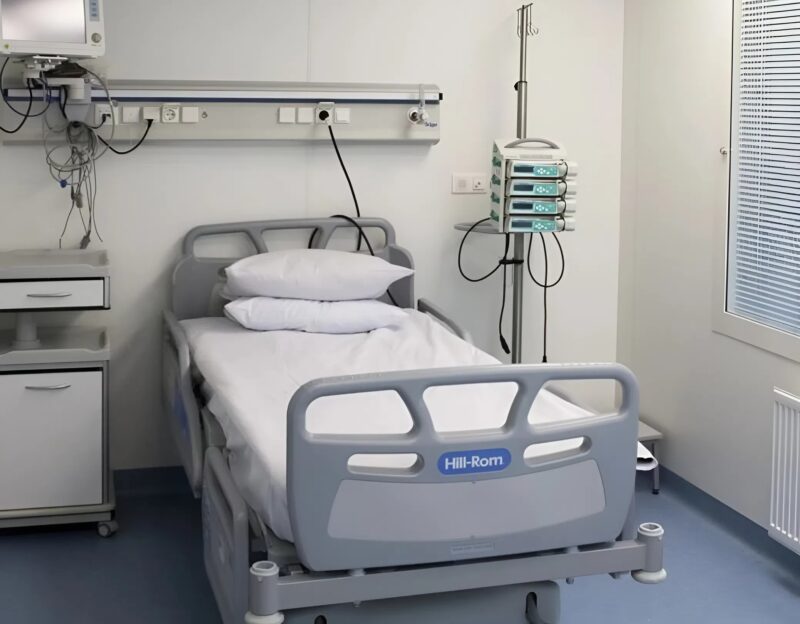 Οι γιατροί επέτρεψαν στο σκύλο να μπει στο δωμάτιο του ιδιοκτήτη του και να τον αποχαιρετήσει: λίγες ώρες αργότερα, η νοσοκόμα μπήκε στο δωμάτιο και ούρλιαξε από φρίκη
