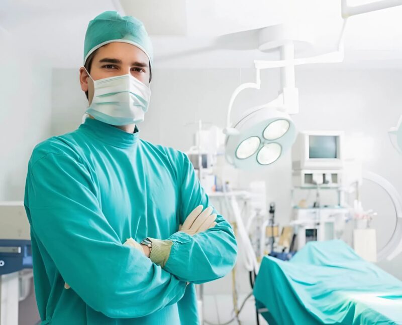 Πριν την εγχείρηση, το αγόρι αγκάλιασε τον σκύλο του, αλλά ξαφνικά ο σκύλος πήδηξε από το κρεβάτι και επιτέθηκε σε έναν από τους γιατρούς: όλοι έμειναν σοκαρισμένοι όταν κατάλαβαν τον λόγο της περίεργης συμπεριφοράς του σκύλου