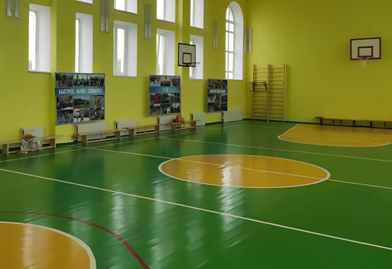 Ο νταής του λυκείου την πρόσβαλε μπροστά σε όλο το σχολείο και άρχισε να την κοροϊδεύει, χωρίς καν να υποψιάζεται ποια ήταν στην πραγματικότητα αυτή η κοπέλα