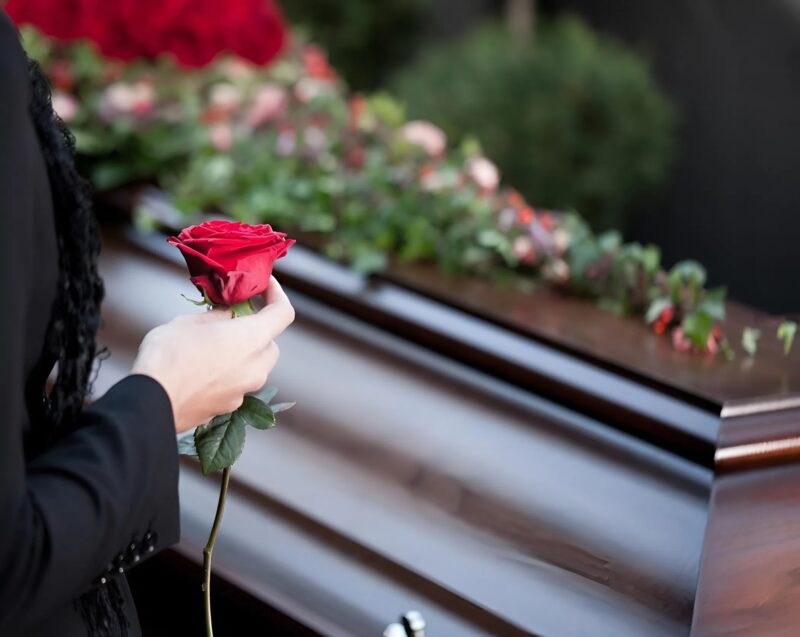 «Αυτά τα αγόρια ζουν μαζί μας», είπε το αγόρι στη φτωχή μητέρα που είχε έρθει στον τάφο των γιων της· με αυτά τα λόγια η γυναίκα πάγωσε από τρόμο